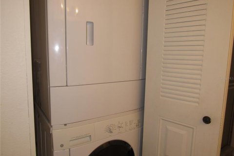 Condo in Port Charlotte, Florida, 2 bedrooms № 2204452 - photo 17