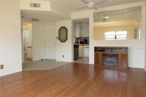 Condo in Port Charlotte, Florida, 2 bedrooms № 2204452 - photo 5