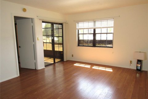 Condo in Port Charlotte, Florida, 2 bedrooms № 2204452 - photo 6
