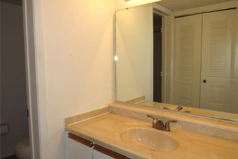 Condo in Port Charlotte, Florida, 2 bedrooms № 2204452 - photo 15