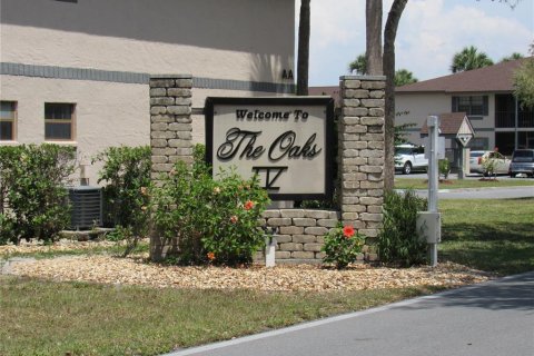 Condo in Port Charlotte, Florida, 2 bedrooms № 2204452 - photo 4