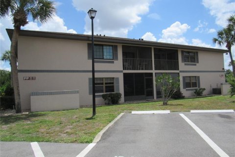 Condo in Port Charlotte, Florida, 2 bedrooms № 2204452