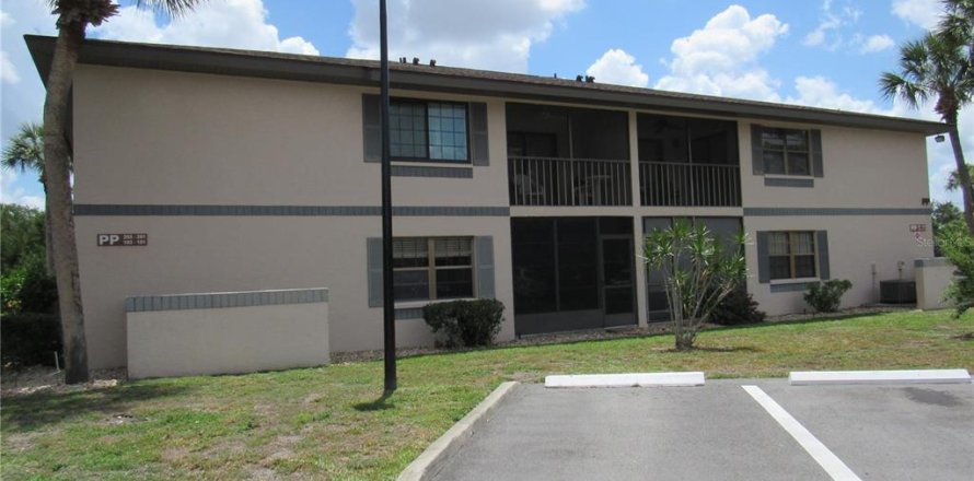 Condo in Port Charlotte, Florida, 2 bedrooms № 2204452
