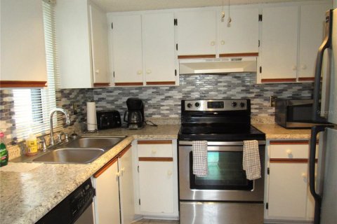 Condo in Port Charlotte, Florida, 2 bedrooms № 2204452 - photo 9