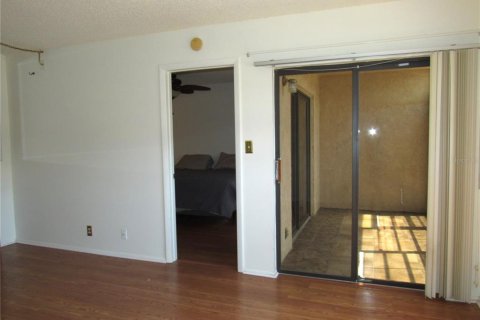 Condo in Port Charlotte, Florida, 2 bedrooms № 2204452 - photo 7