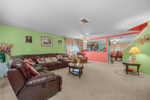 House in Lakeland, Florida 4 bedrooms, 268.02 sq.m. № 2221282 - photo 2