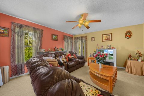 House in Lakeland, Florida 4 bedrooms, 268.02 sq.m. № 2221282 - photo 16