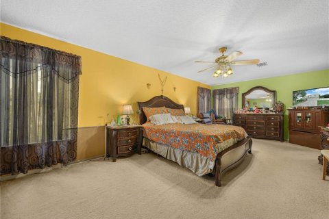 House in Lakeland, Florida 4 bedrooms, 268.02 sq.m. № 2221282 - photo 13