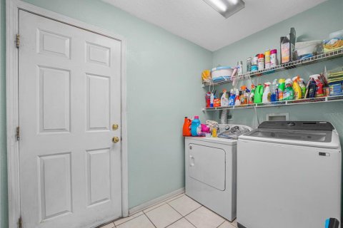 House in Lakeland, Florida 4 bedrooms, 268.02 sq.m. № 2221282 - photo 22