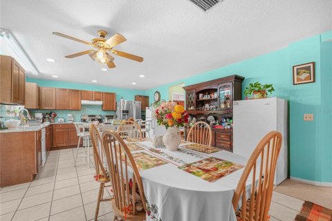 House in Lakeland, Florida 4 bedrooms, 268.02 sq.m. № 2221282 - photo 11