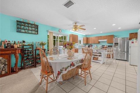 House in Lakeland, Florida 4 bedrooms, 268.02 sq.m. № 2221282 - photo 10