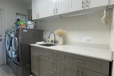 Снять в аренду виллу или дом в Майами, Флорида 5 спален, 241.55м2, № 2080314 - фото 11