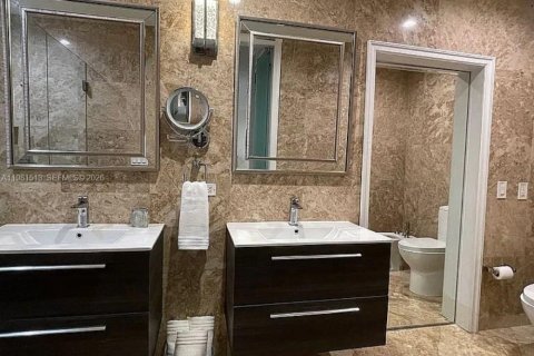 Снять в аренду виллу или дом в Майами, Флорида 5 спален, 241.55м2, № 2080314 - фото 9