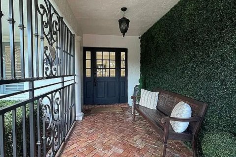 Снять в аренду виллу или дом в Майами, Флорида 5 спален, 241.55м2, № 2080314 - фото 2