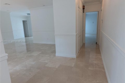 House in Coral Gables, Florida 5 bedrooms, 326.74 sq.m. № 2040488 - photo 6