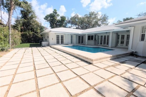 House in Coral Gables, Florida 5 bedrooms, 326.74 sq.m. № 2040488 - photo 3