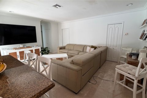 House in Coral Gables, Florida 5 bedrooms, 326.74 sq.m. № 2040488 - photo 10