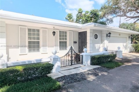 House in Coral Gables, Florida 5 bedrooms, 326.74 sq.m. № 2040488