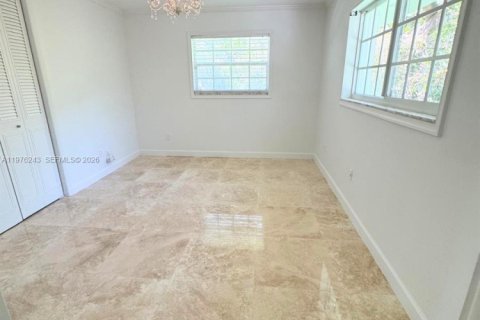 House in Coral Gables, Florida 5 bedrooms, 326.74 sq.m. № 2040488 - photo 19