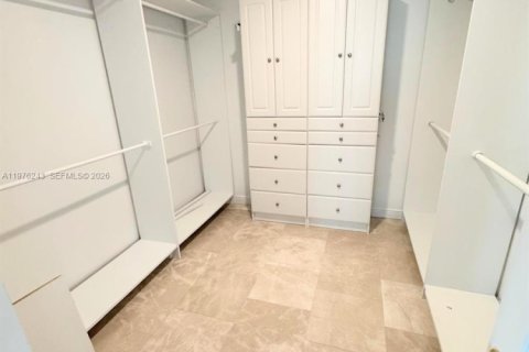 House in Coral Gables, Florida 5 bedrooms, 326.74 sq.m. № 2040488 - photo 17