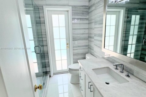 House in Coral Gables, Florida 5 bedrooms, 326.74 sq.m. № 2040488 - photo 21