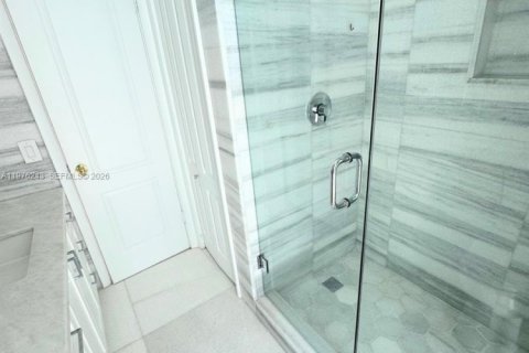 House in Coral Gables, Florida 5 bedrooms, 326.74 sq.m. № 2040488 - photo 20