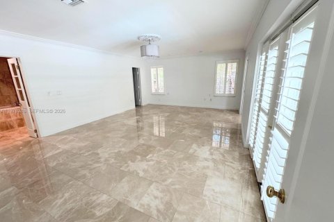 House in Coral Gables, Florida 5 bedrooms, 326.74 sq.m. № 2040488 - photo 15