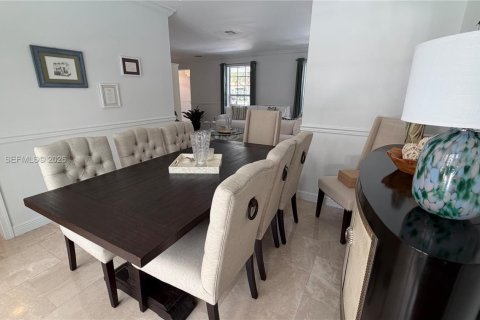 House in Coral Gables, Florida 5 bedrooms, 326.74 sq.m. № 2040488 - photo 8