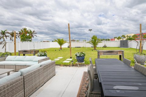 Villa ou maison à vendre à Port St. Lucie, Floride: 3 chambres, 182.27 m2 № 2175382 - photo 24