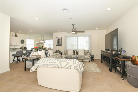 Villa ou maison à vendre à Port St. Lucie, Floride: 3 chambres, 182.27 m2 № 2175382 - photo 12