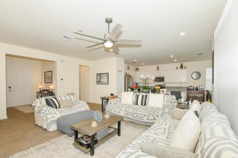 Villa ou maison à vendre à Port St. Lucie, Floride: 3 chambres, 182.27 m2 № 2175382 - photo 13