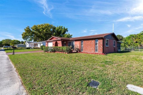 Casa en venta en Port Richey, Florida, 2 dormitorios, 78.6 m2 № 1585774 - foto 29