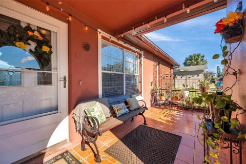 Casa en venta en Port Richey, Florida, 2 dormitorios, 78.6 m2 № 1585774 - foto 4