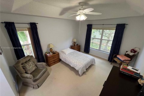 House in Pompano Beach, Florida 3 bedrooms, 151.06 sq.m. № 1731496 - photo 21