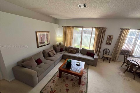 House in Pompano Beach, Florida 3 bedrooms, 151.06 sq.m. № 1731496 - photo 4