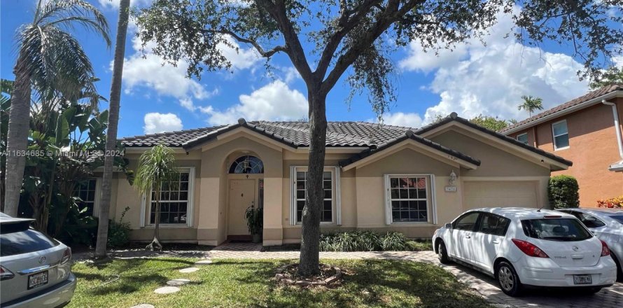 House in Pompano Beach, Florida 3 bedrooms, 151.06 sq.m. № 1731496