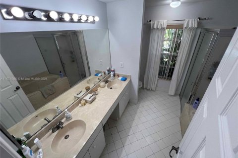 House in Pompano Beach, Florida 3 bedrooms, 151.06 sq.m. № 1731496 - photo 23