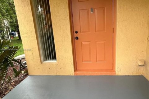 Villa ou maison à louer à Weston, Floride: 3 chambres, 132.29 m2 № 1941360 - photo 4