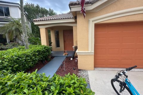 Villa ou maison à louer à Weston, Floride: 3 chambres, 132.29 m2 № 1941360 - photo 2