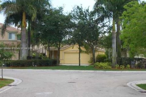 Villa ou maison à louer à Weston, Floride: 3 chambres, 132.29 m2 № 1941360 - photo 5