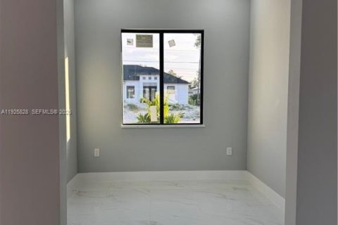 Casa en venta en Lehigh Acres, Florida, 3 dormitorios, 142.23 m2 № 1984299 - foto 12