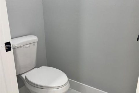 Casa en venta en Lehigh Acres, Florida, 3 dormitorios, 142.23 m2 № 1984299 - foto 19