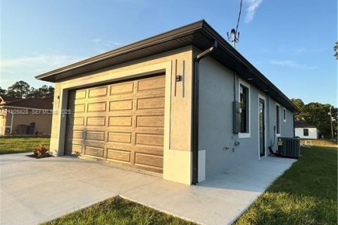 Casa en venta en Lehigh Acres, Florida, 3 dormitorios, 142.23 m2 № 1984299 - foto 2