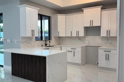 Casa en venta en Lehigh Acres, Florida, 3 dormitorios, 142.23 m2 № 1984299 - foto 9