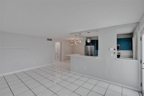 Condo in Miami Beach, Florida, 1 bedroom  № 1829021 - photo 12