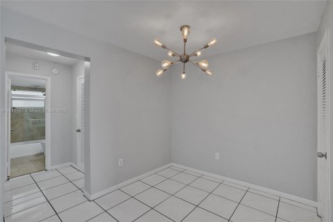 Condo in Miami Beach, Florida, 1 bedroom  № 1829021 - photo 14