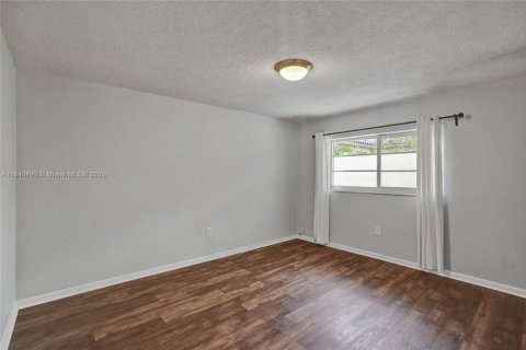 Condo in Miami Beach, Florida, 1 bedroom  № 1829021 - photo 25