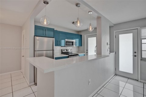 Condo in Miami Beach, Florida, 1 bedroom  № 1829021 - photo 9