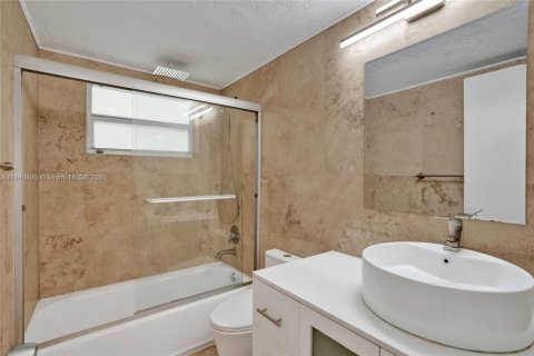 Condo in Miami Beach, Florida, 1 bedroom  № 1829021 - photo 28