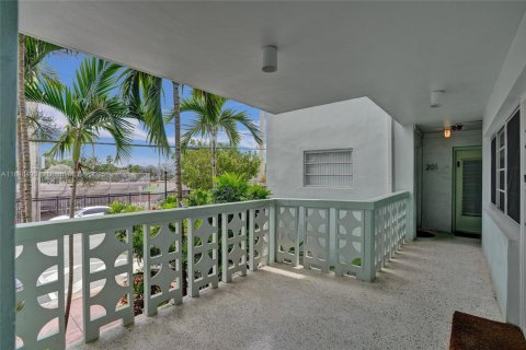 Condo in Miami Beach, Florida, 1 bedroom  № 1829021 - photo 4
